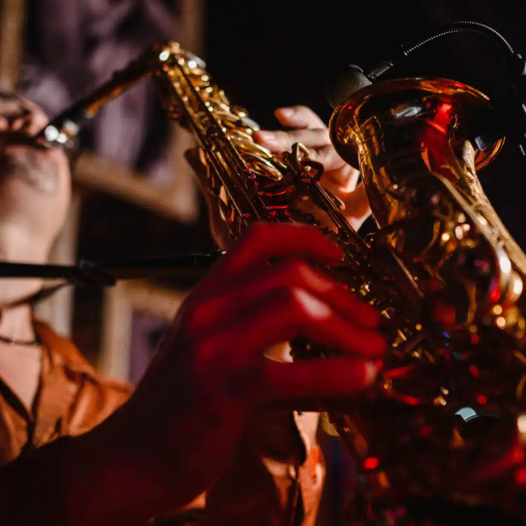 Dj Leon & Syntheticsax - Live from Bar 52 Moscow (Saxophone Improvisation)