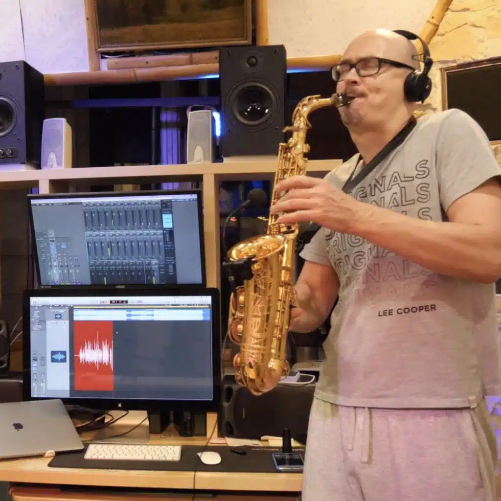 Prinz M. - Obsession (The Distance & Riddick remix) Syntheticsax Edit