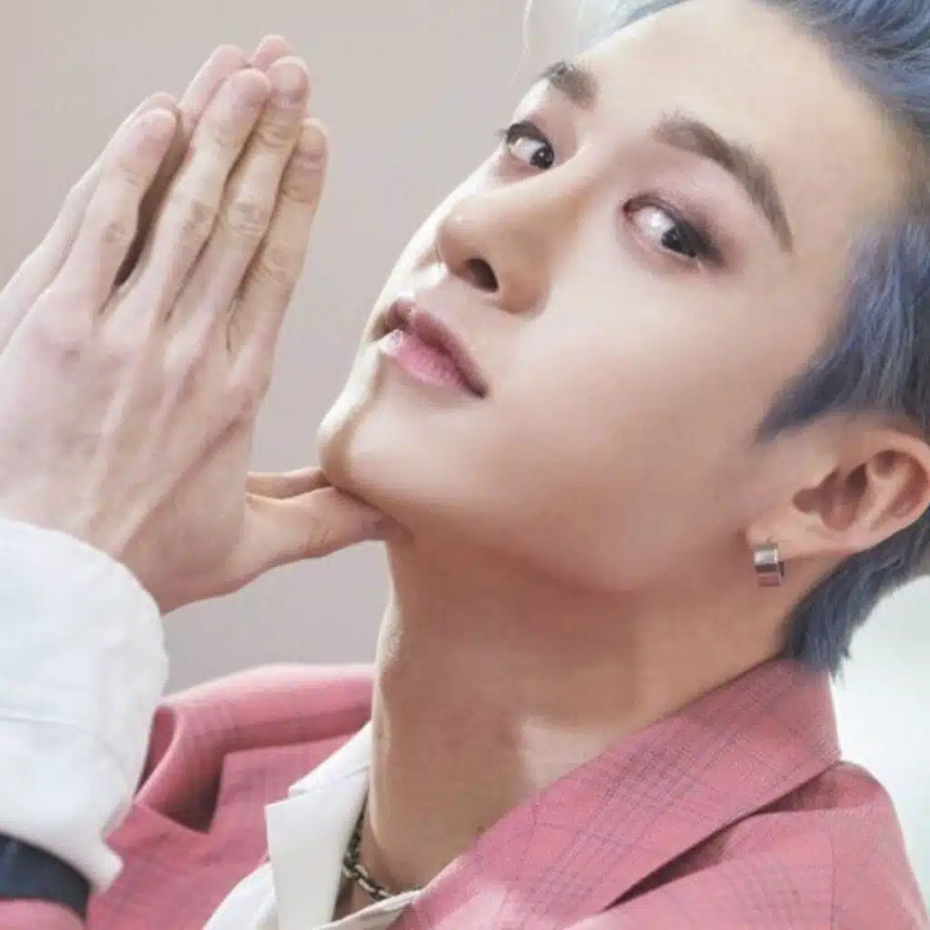 Part 2: Stray Kids Bang Chan’s Treatment Of A Female Staff Member That Left STAY Swooning