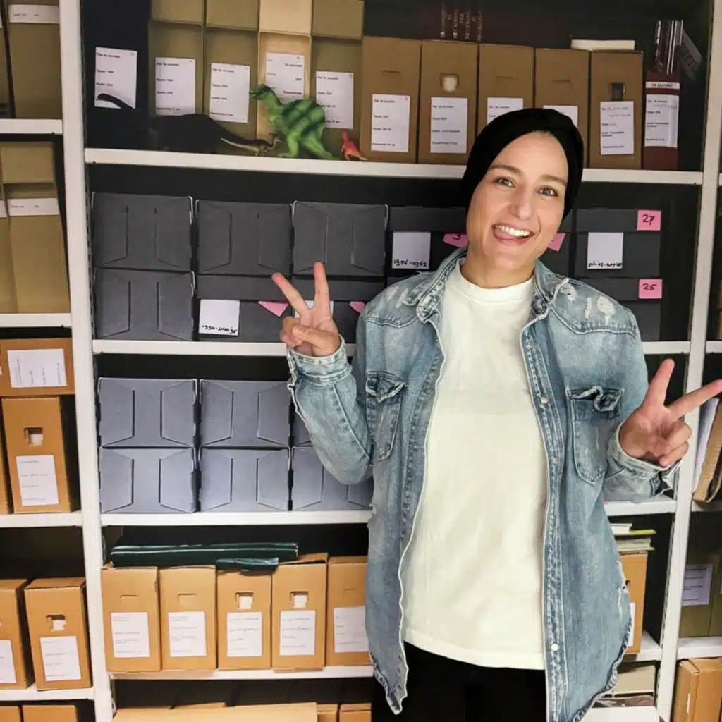 Nora Akachar, theatermaker en presentator: 'Mijn ouders komen niet naar mijn voorstellingen, dat respecteer ik'