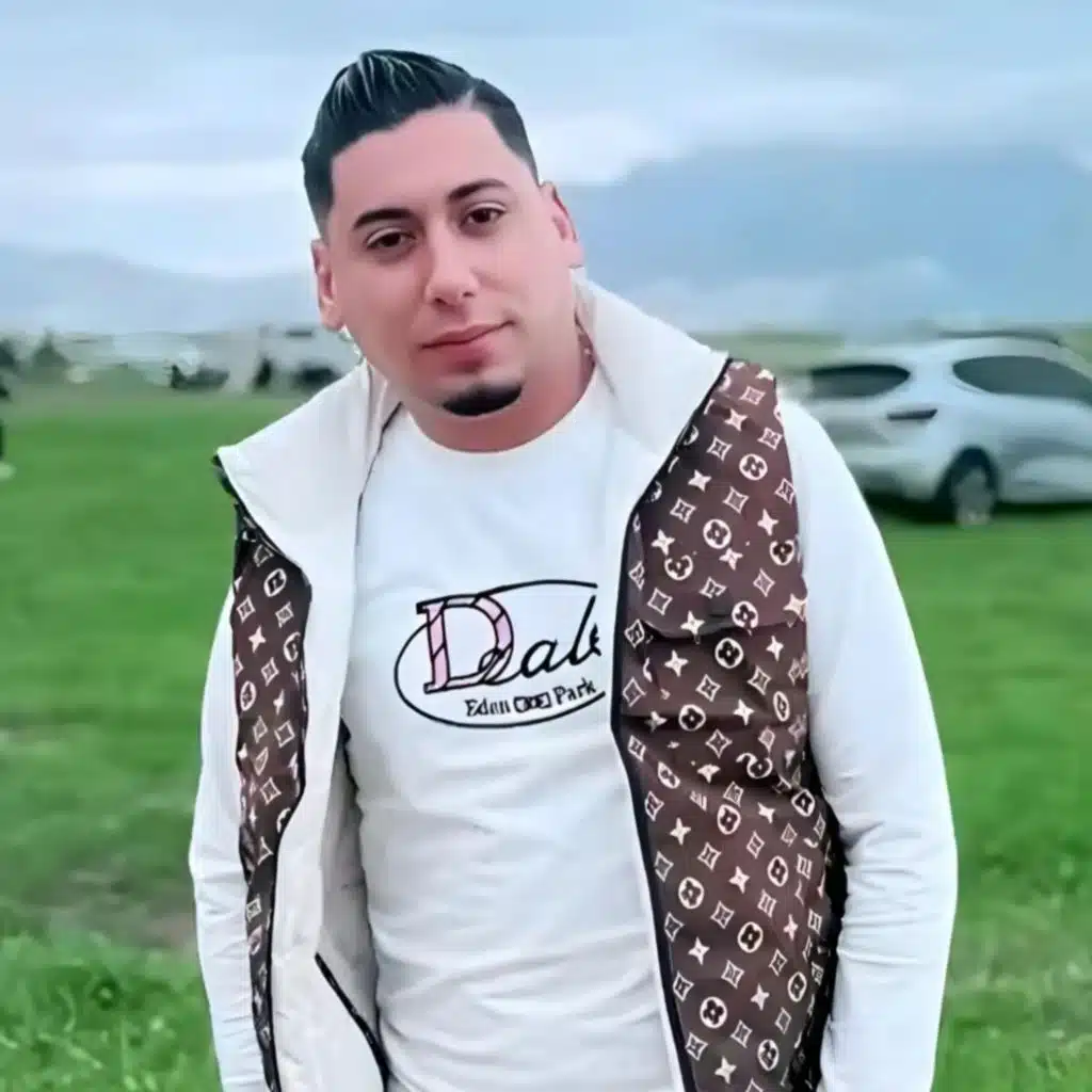 عذبني الزين كتلني (feat. Wazire El Malahi)