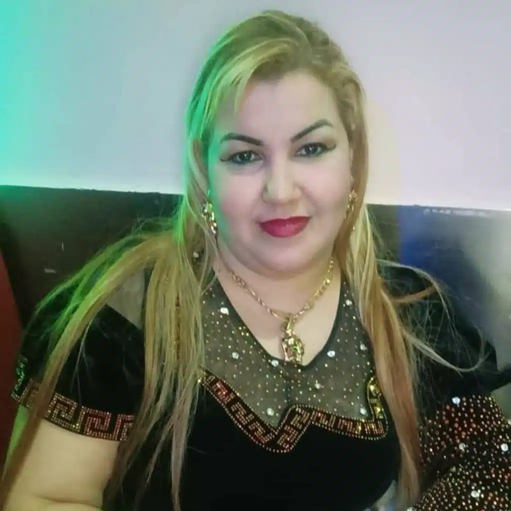 عين تبكي والقلب تالم