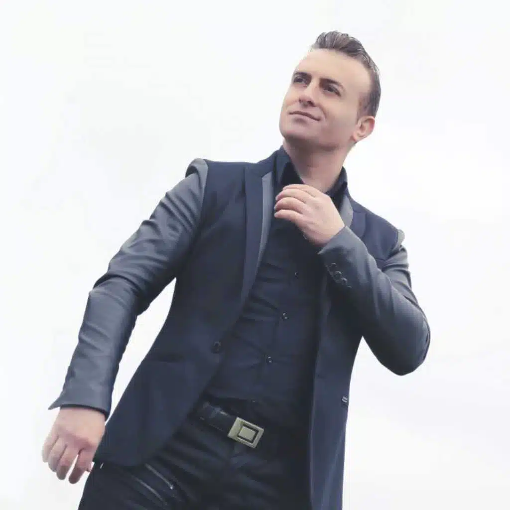 والله اشتقتلك