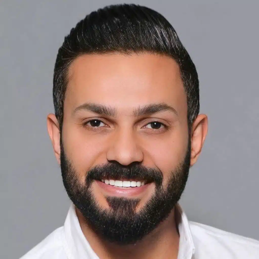 لاتغمزيني بعينك