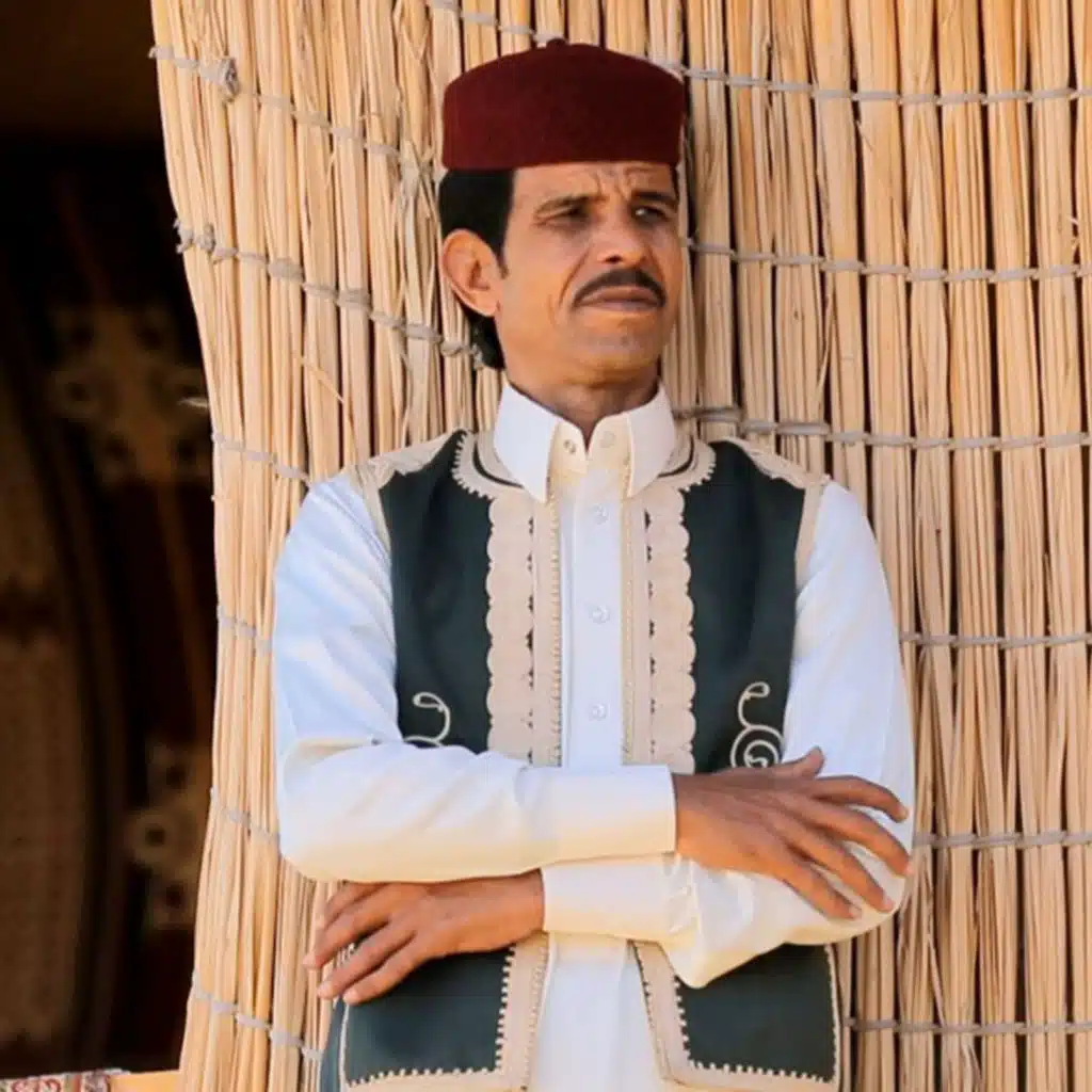 الدنيا فيه ناس تمام