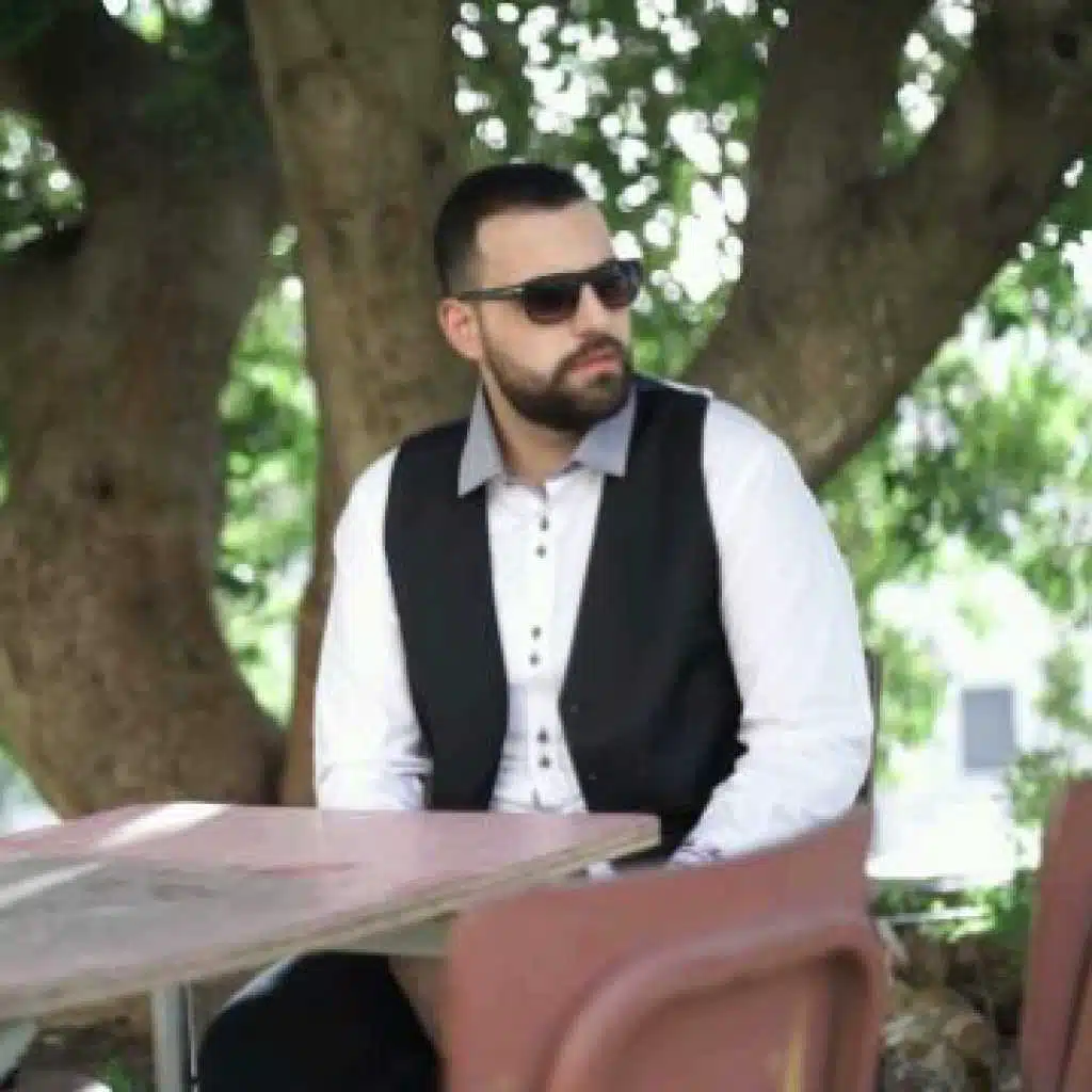 بمشي بالحارات