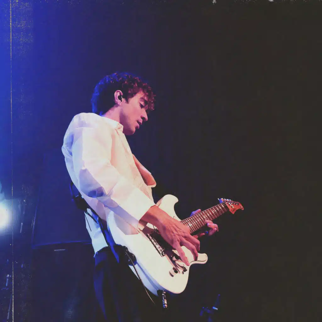 Sleeping With The Lights On (Live)