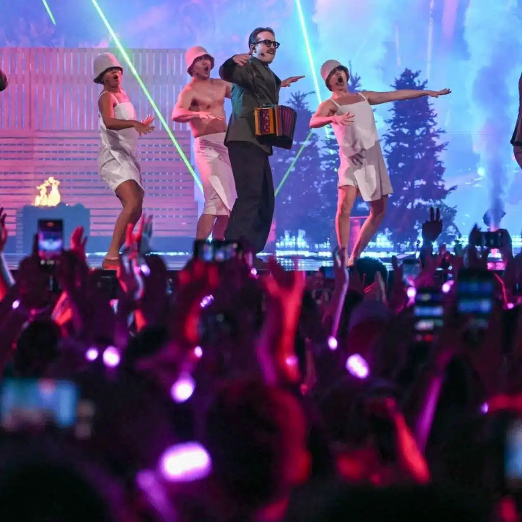 Want To Feel Happier? Science Says Try Being More Generous.