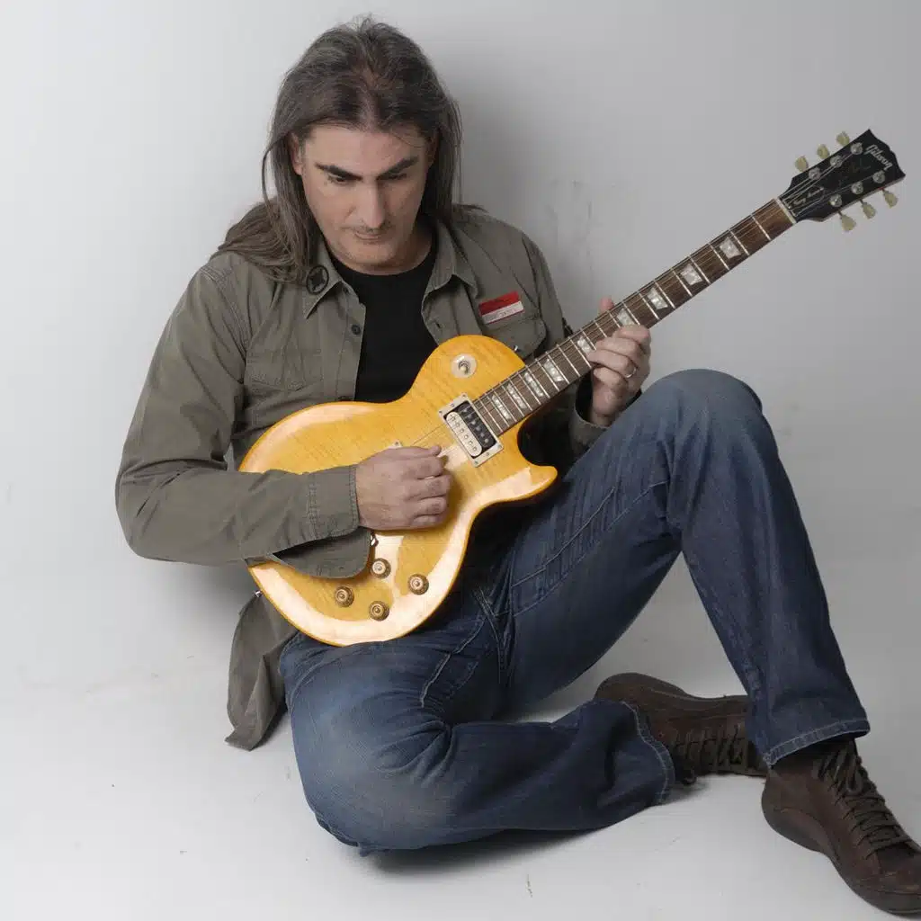 Filippos Pliatsikas simmetehoun i Alki