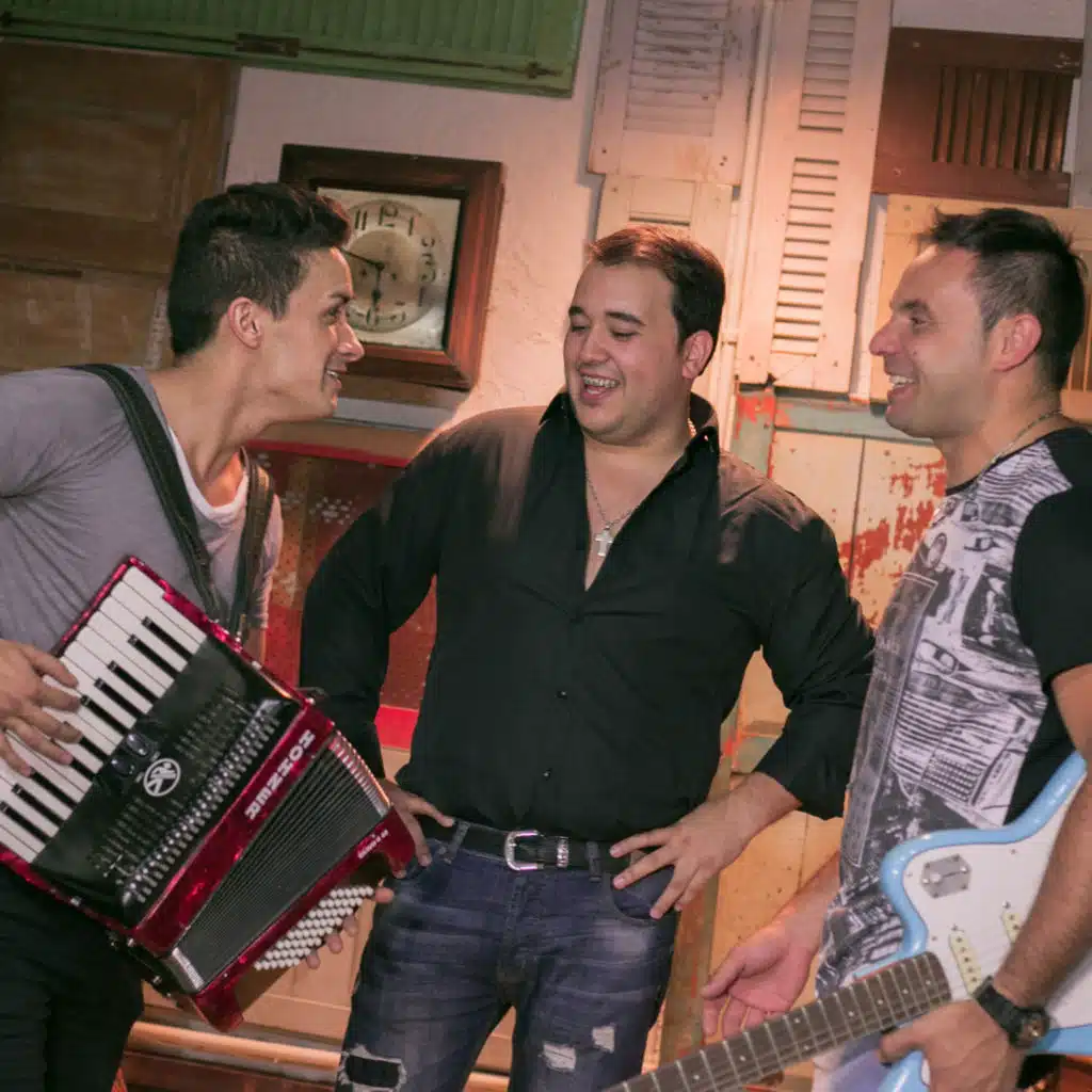 Por Culpa del Vino (feat. El Super Hobby)