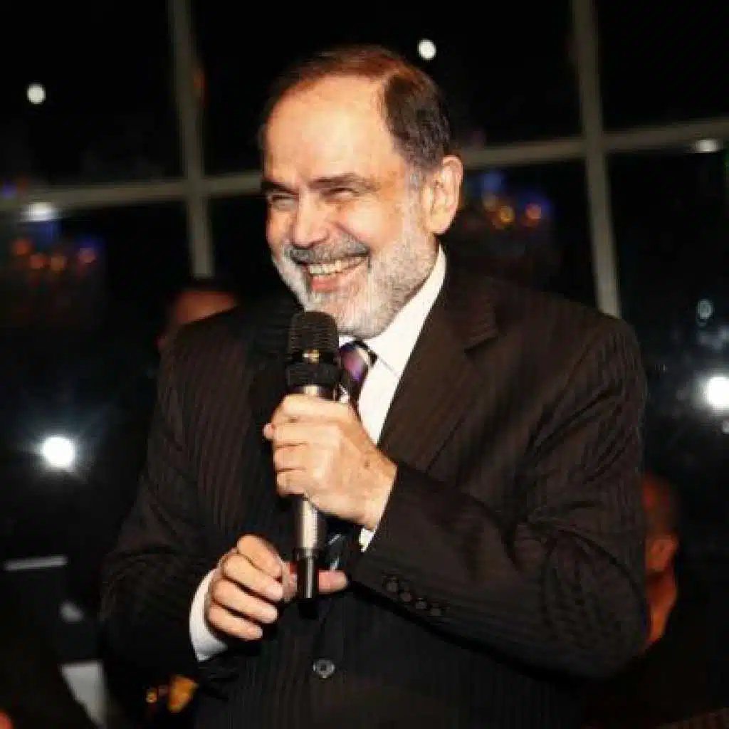 بكتب اسمك يا بلادي