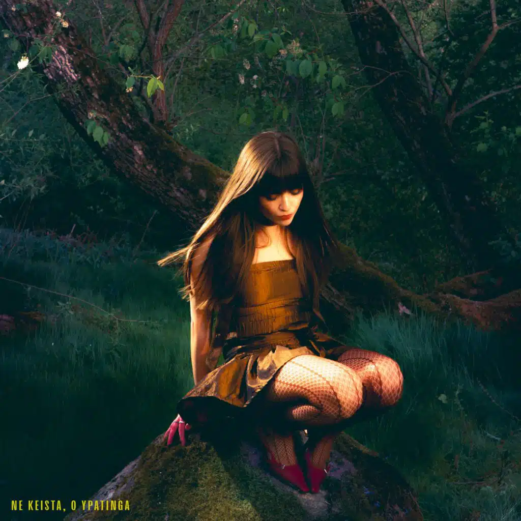 NE KEISTA, O YPATINGA