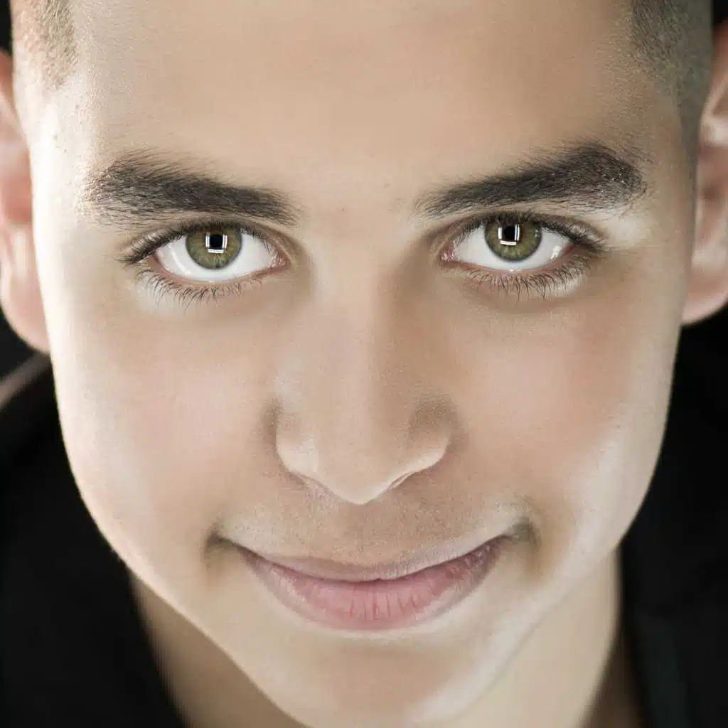 ضاعت ايامي وسنيني