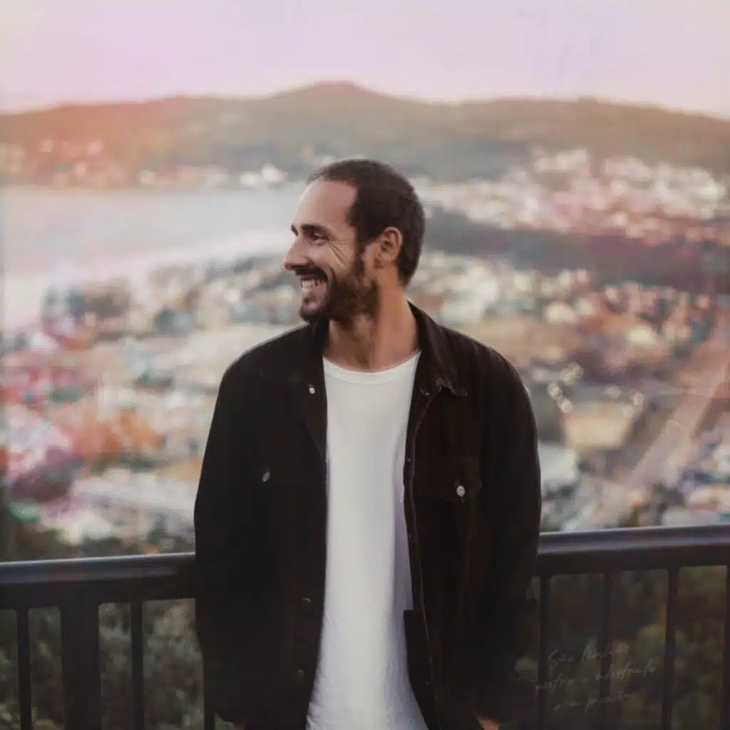 São Linhas Entre o Abstrato e a Poesia