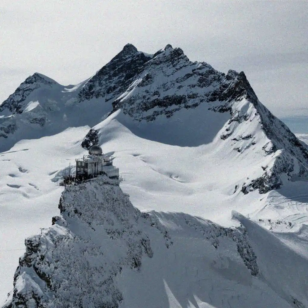 Sierra (feat. Baset)