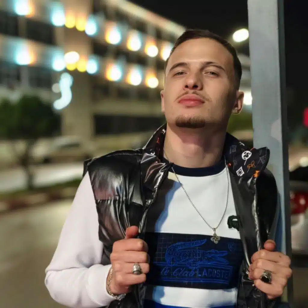 تلبس لاكوست تلبس فاندي بقاندي