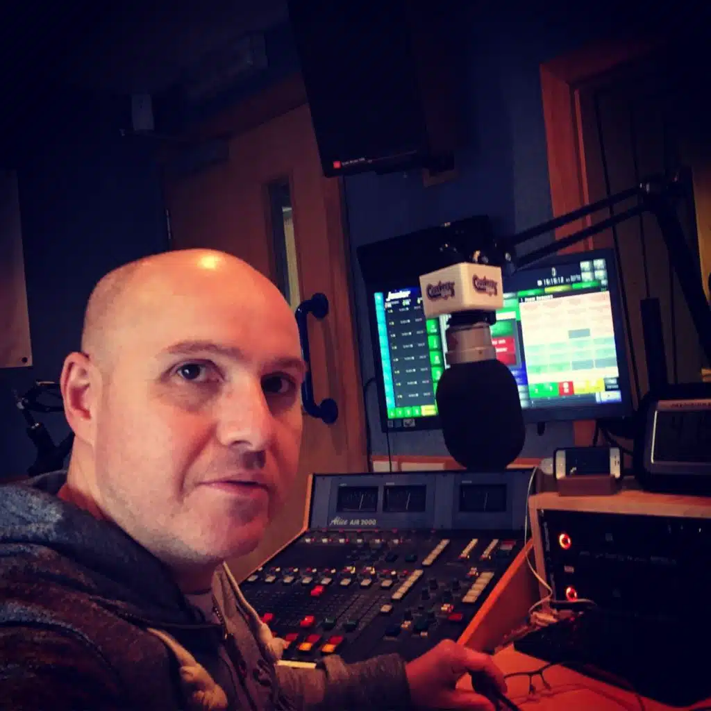 Catch up - The Sunday Essential Selection on Crackers Radio 04-04-2016 with George Vegas