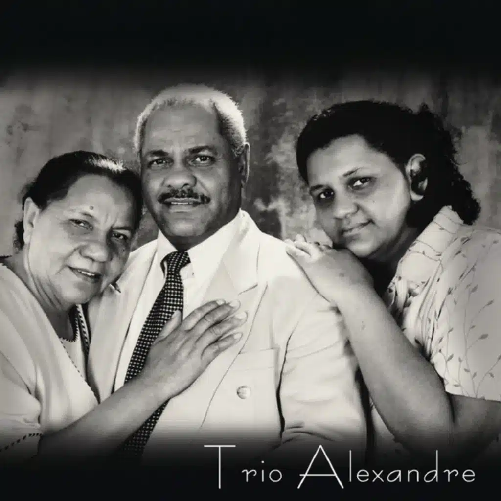 Mult Media Entretenimento & Trio Alexandre