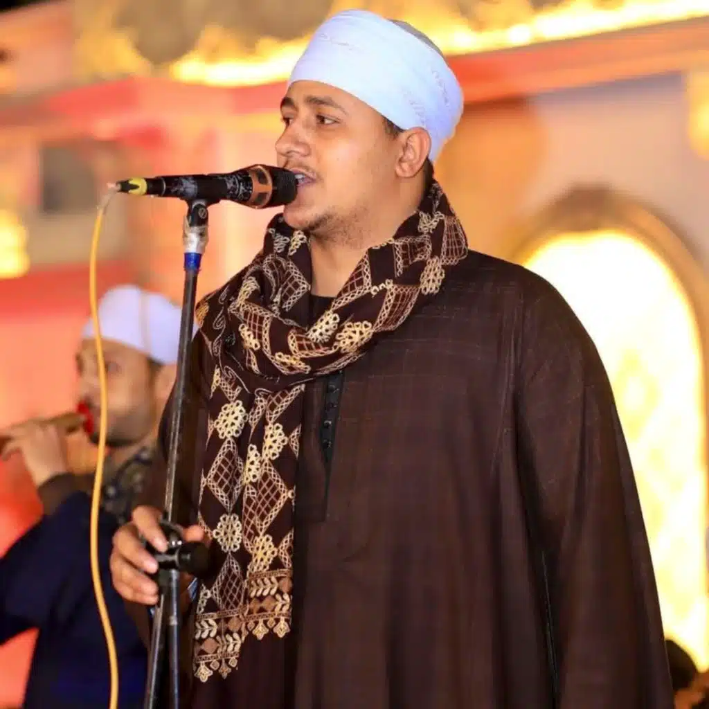 راكـب العربيـه دا حبيبي وعـينــي لي