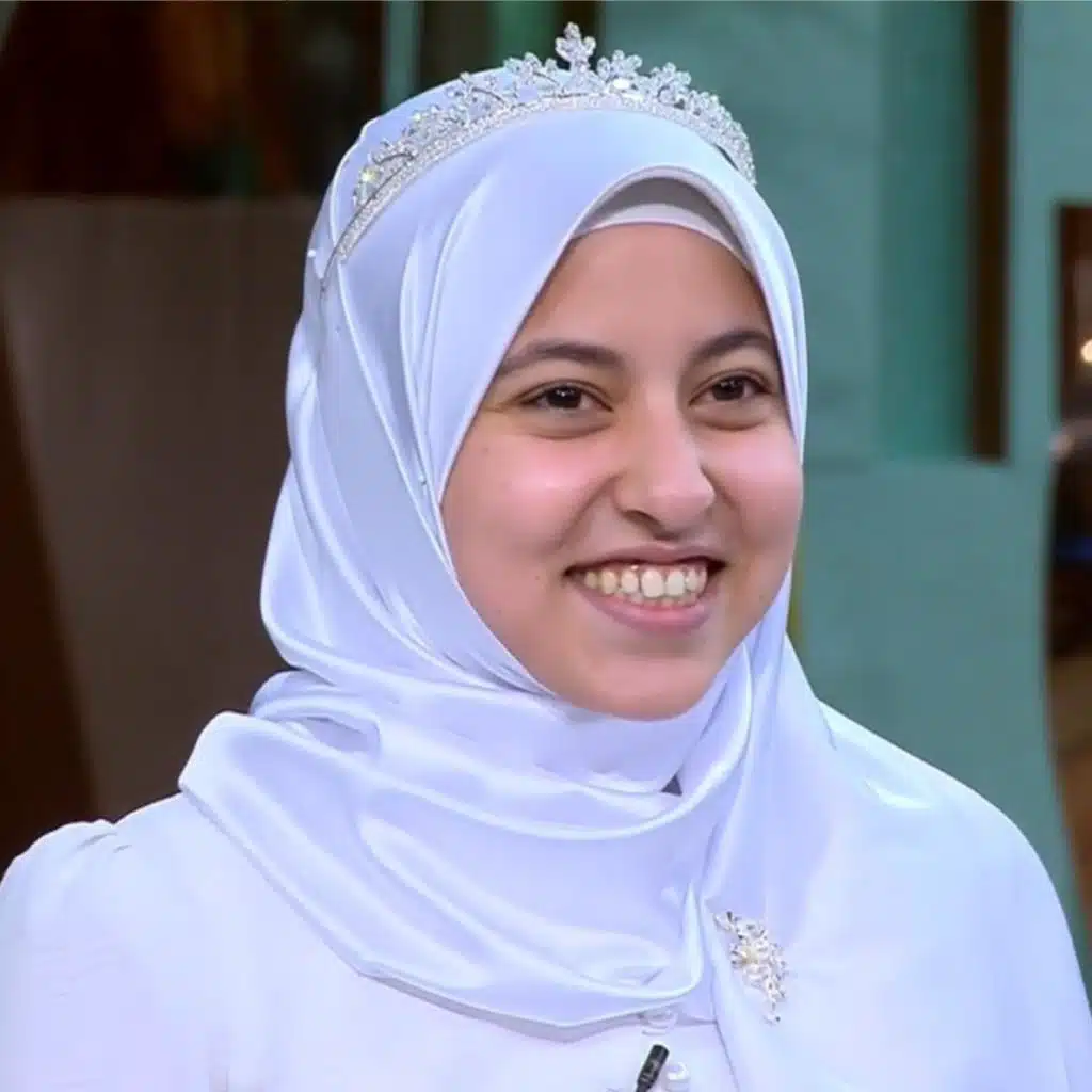 الزهراء لايق تقراء "وإذ قال الله يا عيسي ابن مريم" وتبكي كل من يسمعها