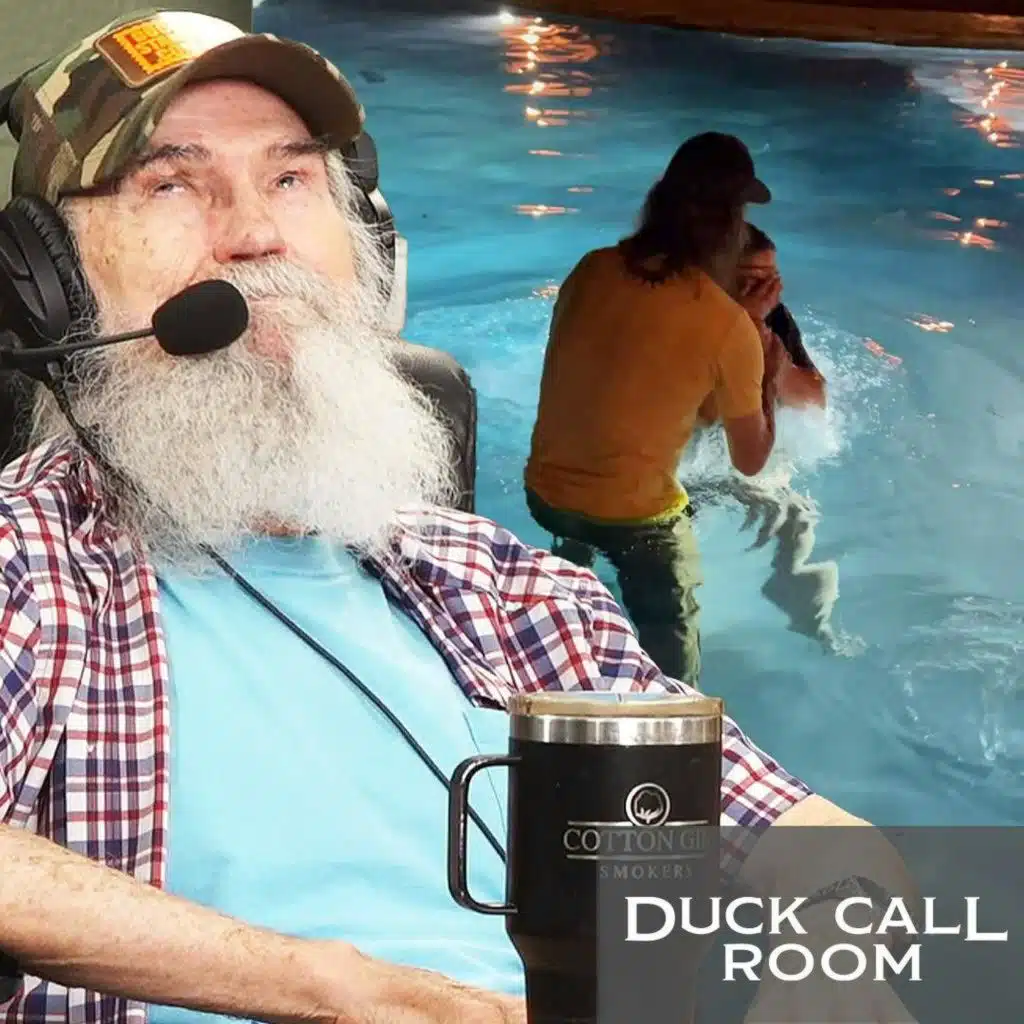Uncle Si Sneaks into Jase Robertson's Pool While He's Away
