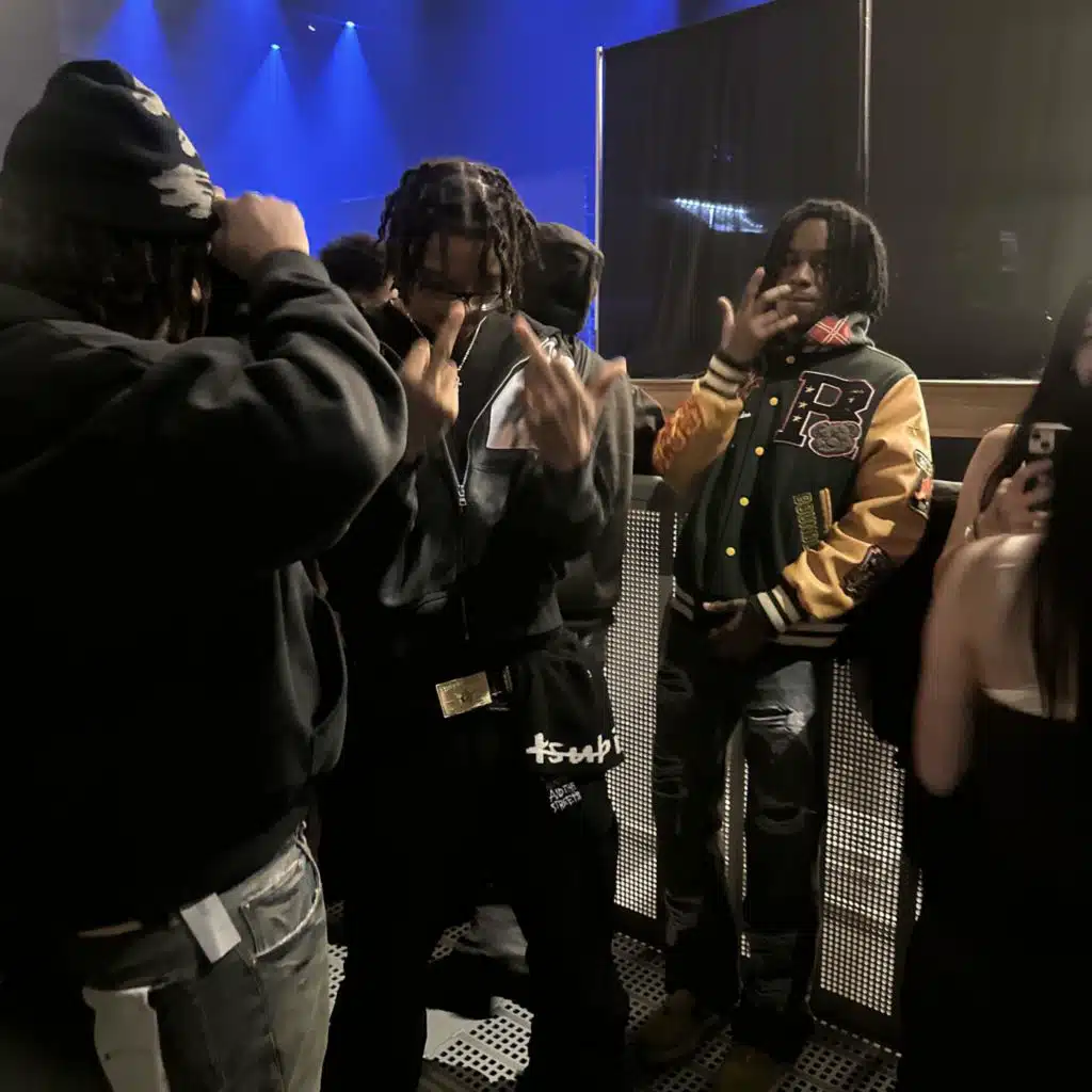 Look At Me Now (feat. Iluvxans & Sp)