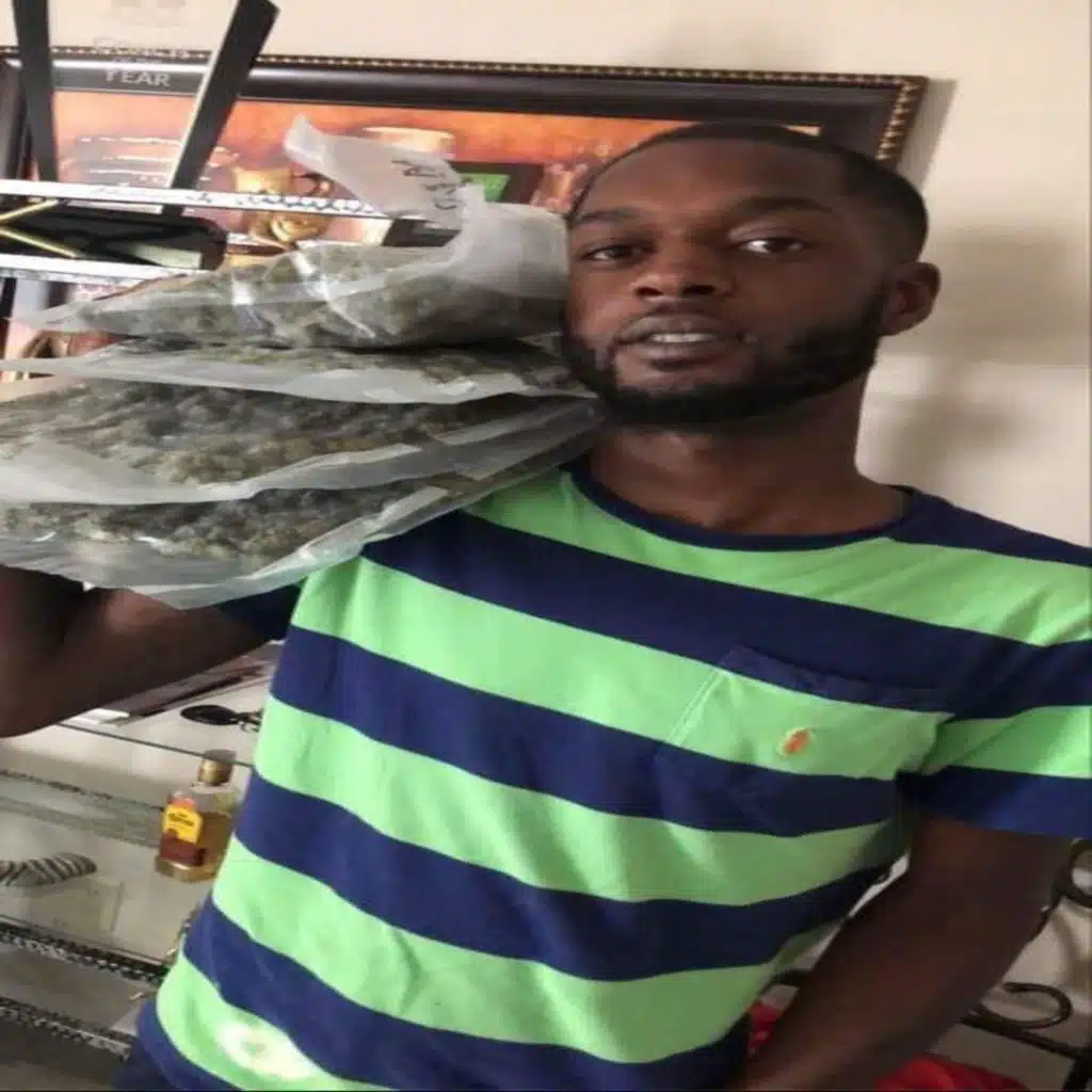 Heavyweight (feat. Hoova G)