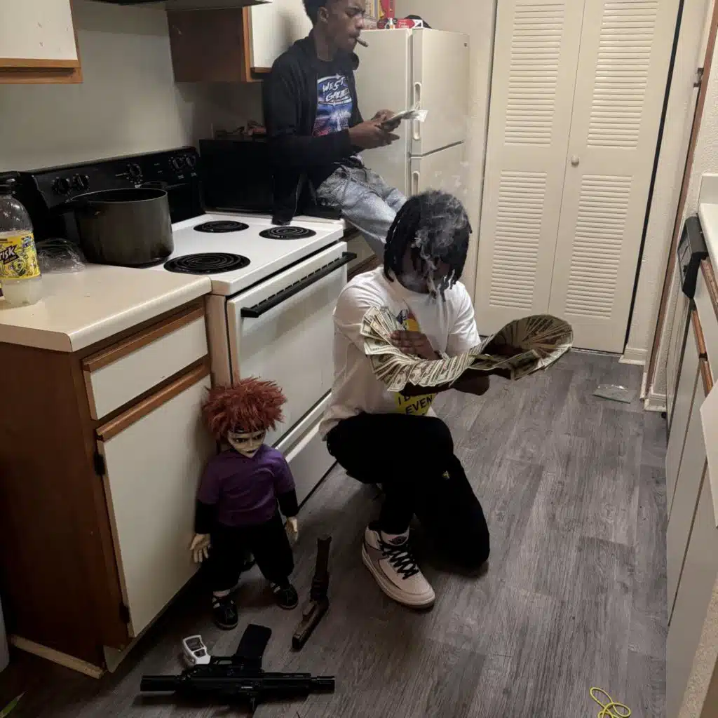 Paid N Full (feat. Munchie Gee)