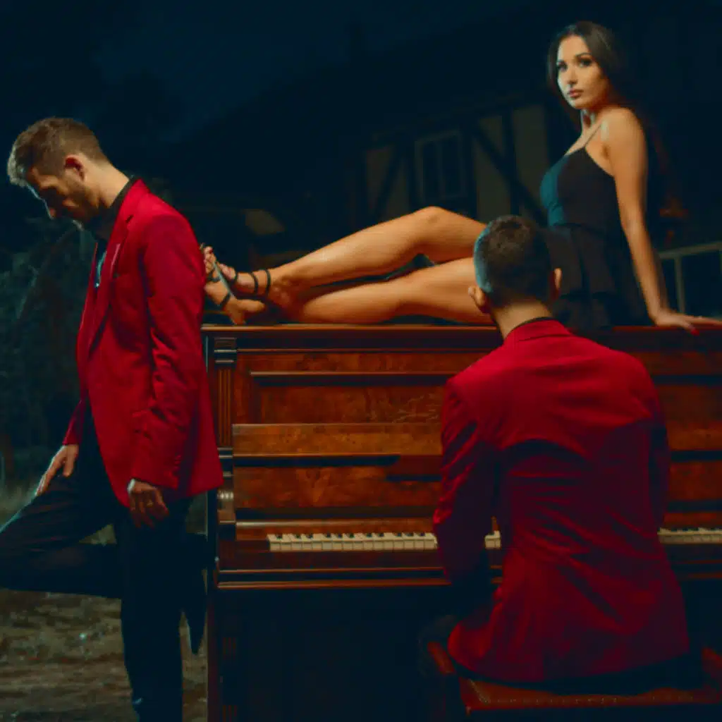 فرشت فوق ثراك الطاهر