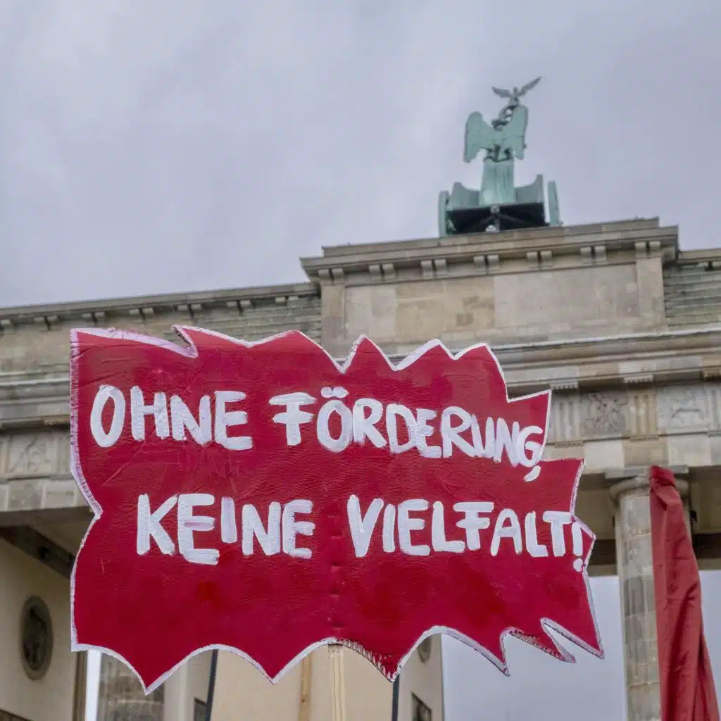 Kürzen ohne Konzept - Mit dem Rasenmäher durchs Theater