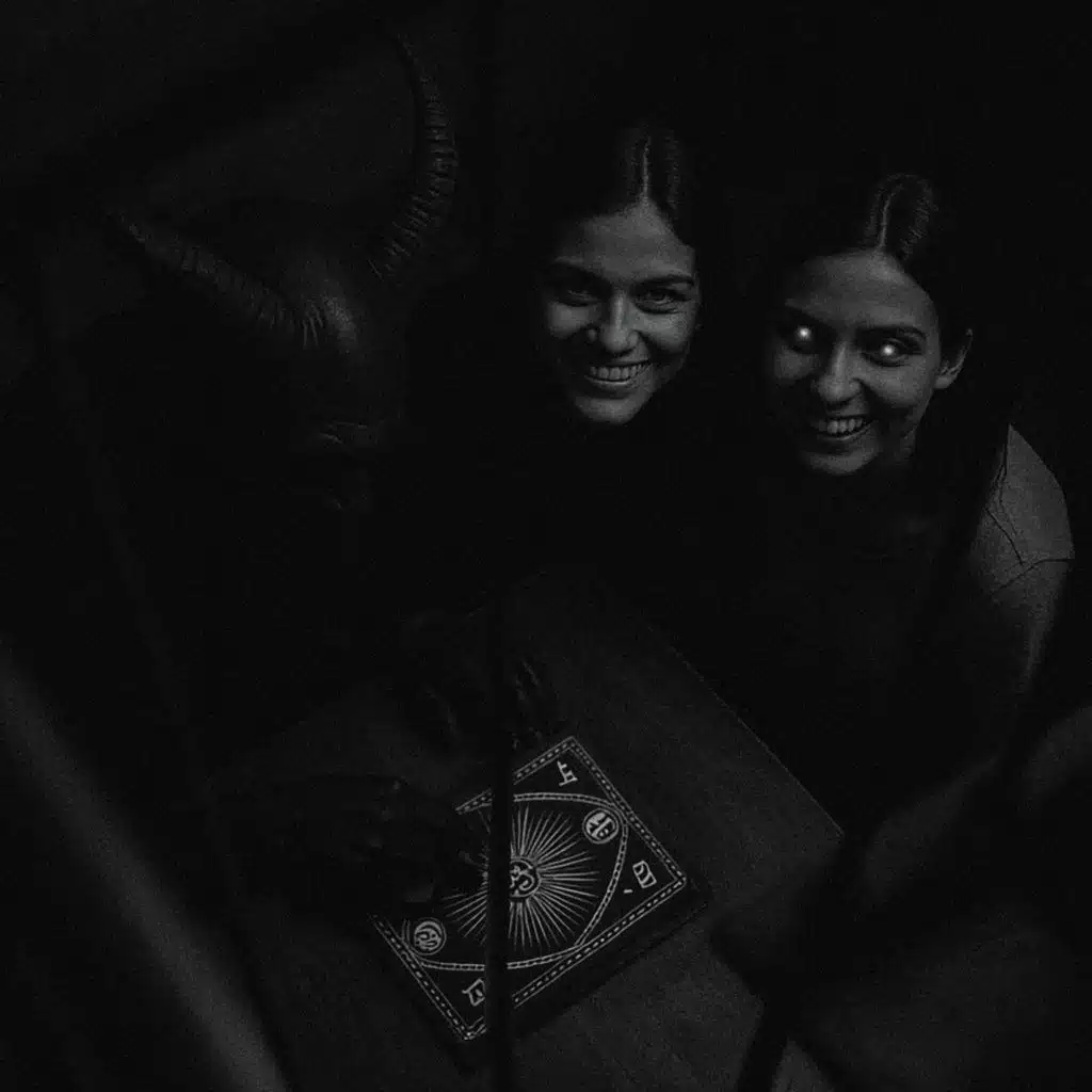 Mi Hermana me Ofreció a una Secta (y otras historias de horror paranormal)