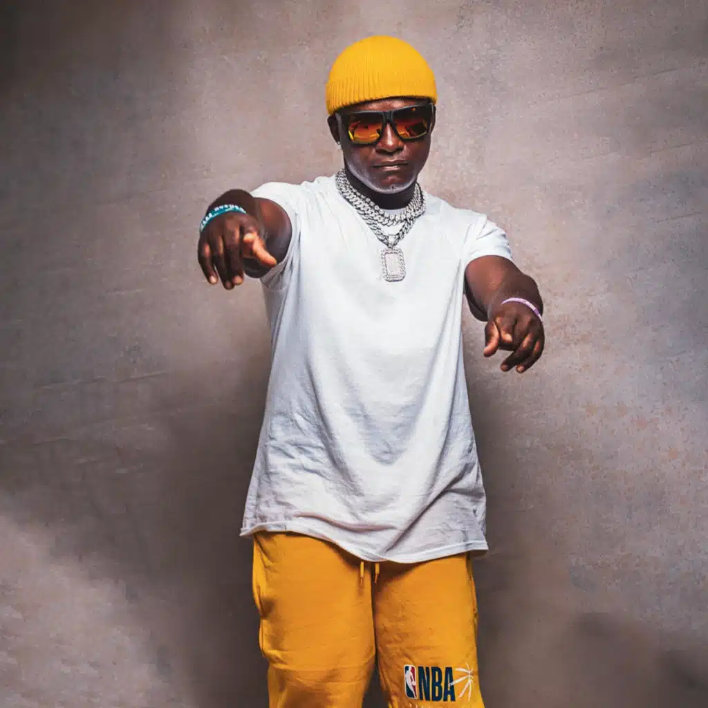 Effiakuma Boys (feat. Ayesem)