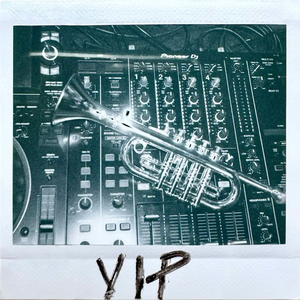 Galantis, PEACH MARTINE & secs on the beach