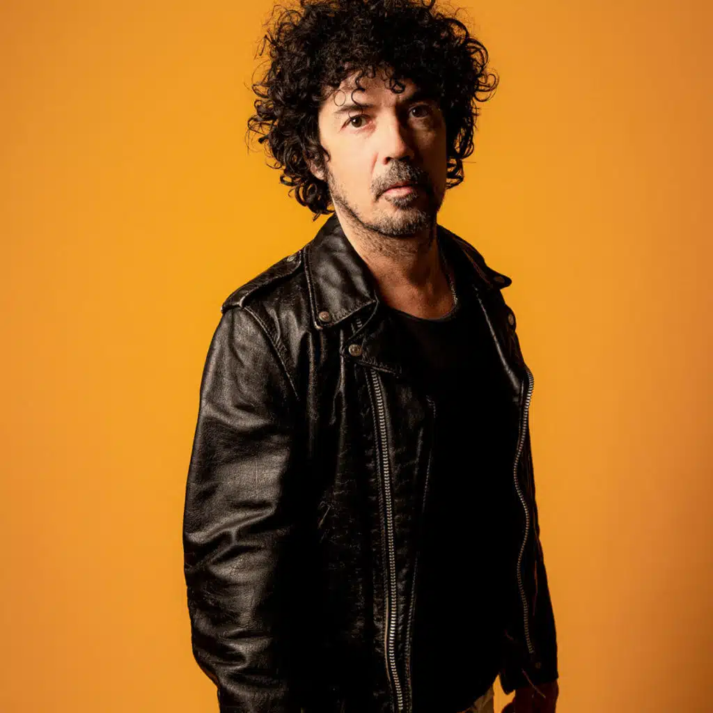 YAROL POUPAUD / MUSIQUE / MUD - FFF - JOHNNY HALLYDAY...