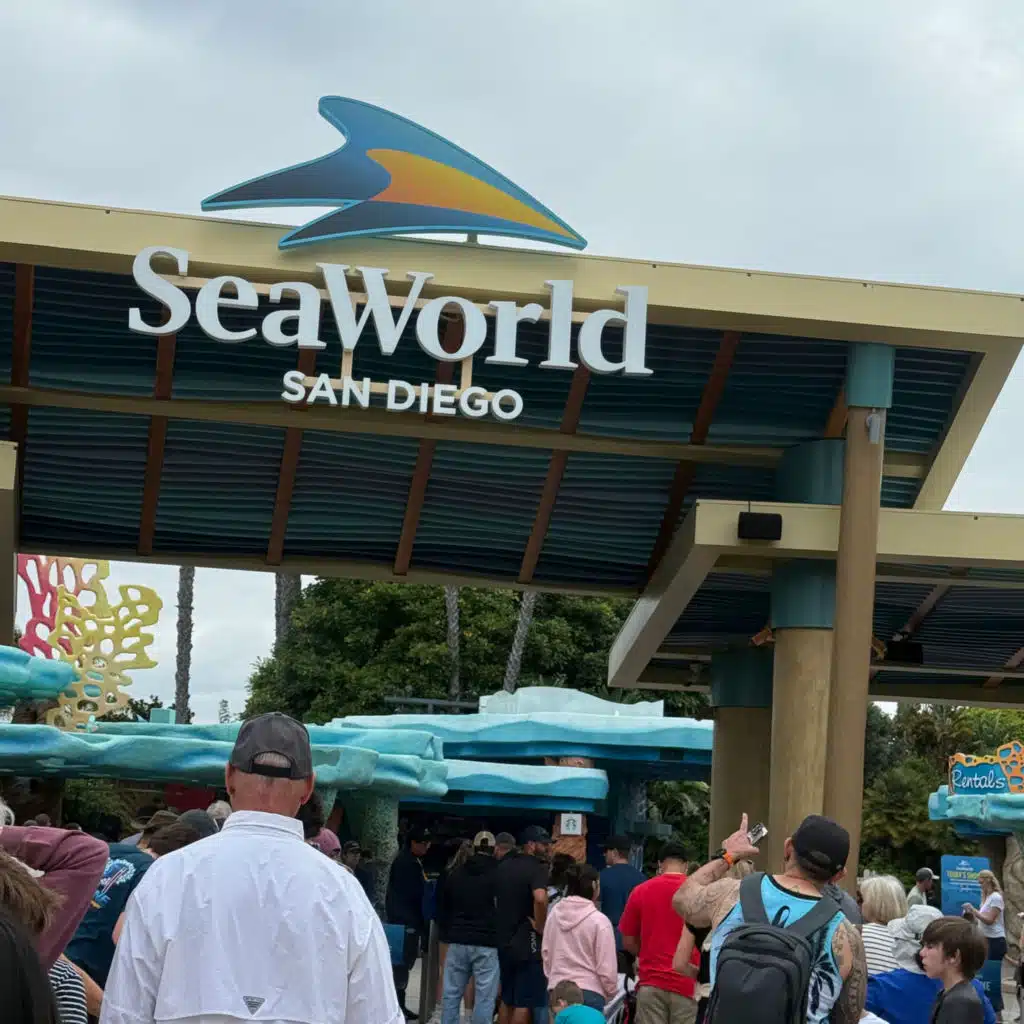 We went to Seaworld theme park San Diego today it was super epic and super fun 
