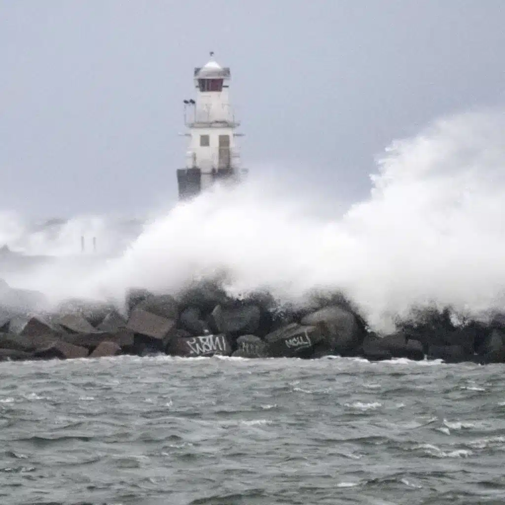 Kristersson on Gaza flotilla, concerns over listeria outbreak, Swedish Jews on Manchester terror attack, strong winds forecast for south