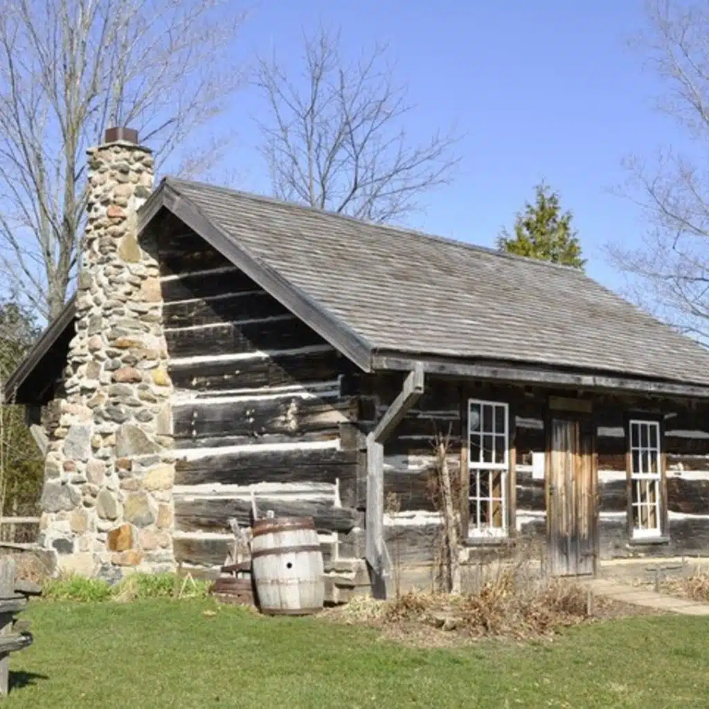 🎤 PODCAST • I Hide From People