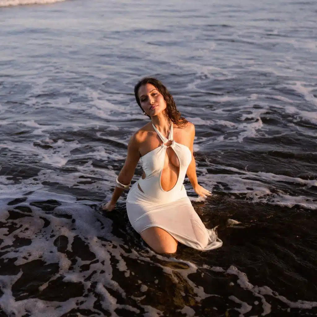 Una Vez Más (feat. LUKI)