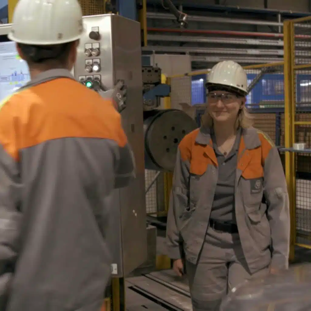 Stahlarbeiterin - Grüne Transformation bei Thyssenkrupp