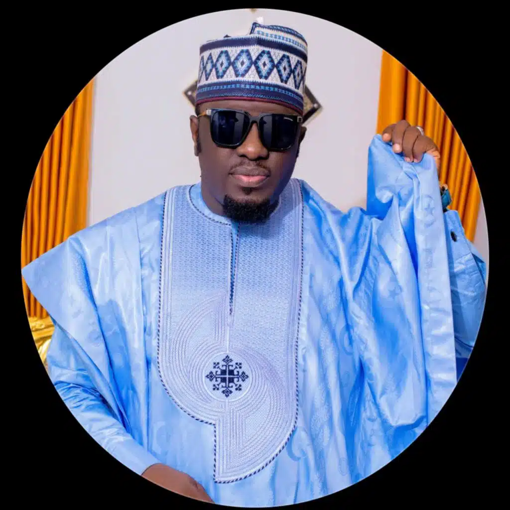 TOLAHA L BADRU ALAINA (feat. Alh Basit Aponle Anobi)