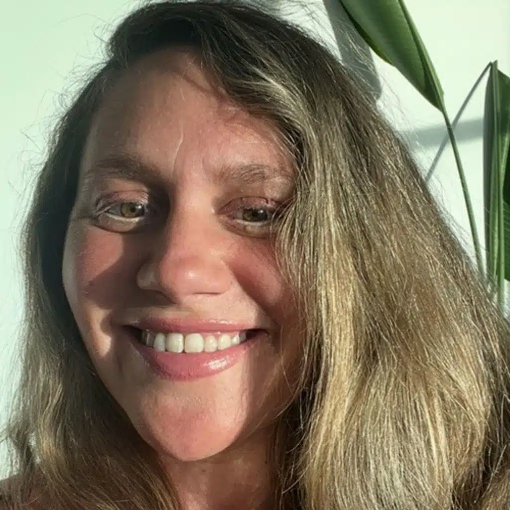 Gifted Psychic Reveals Prophetic Vision About First Contact