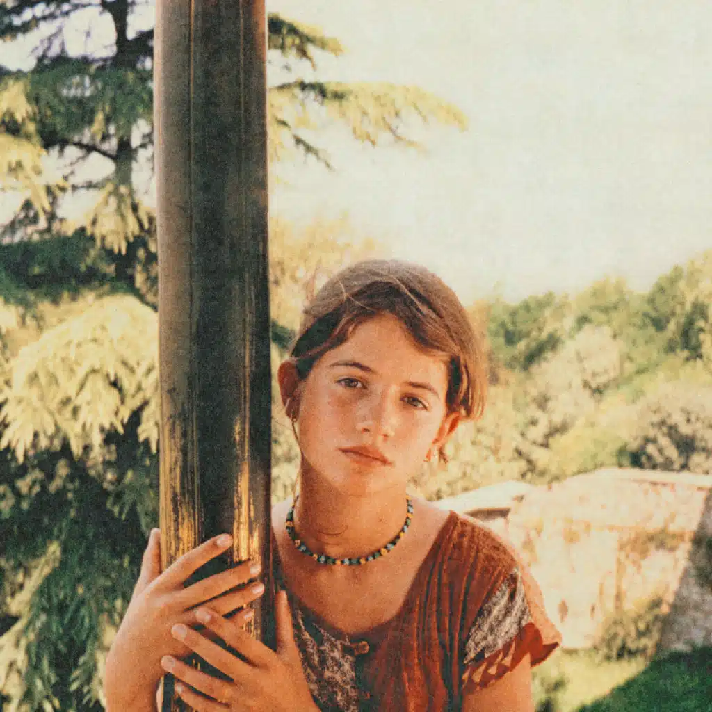 Andan Sueltas Las Fieras (feat. Laaza)