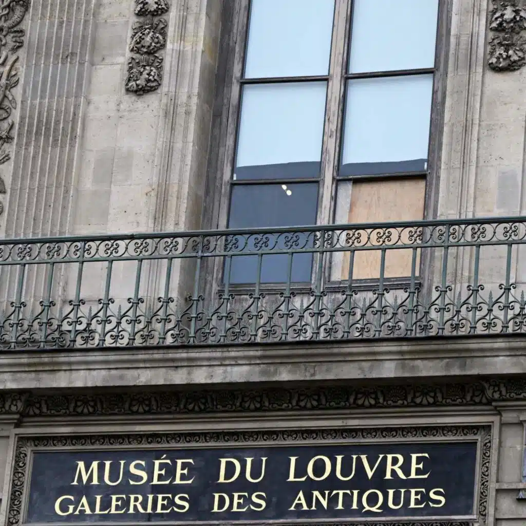 A Brazen Theft from France’s Most Famous Museum