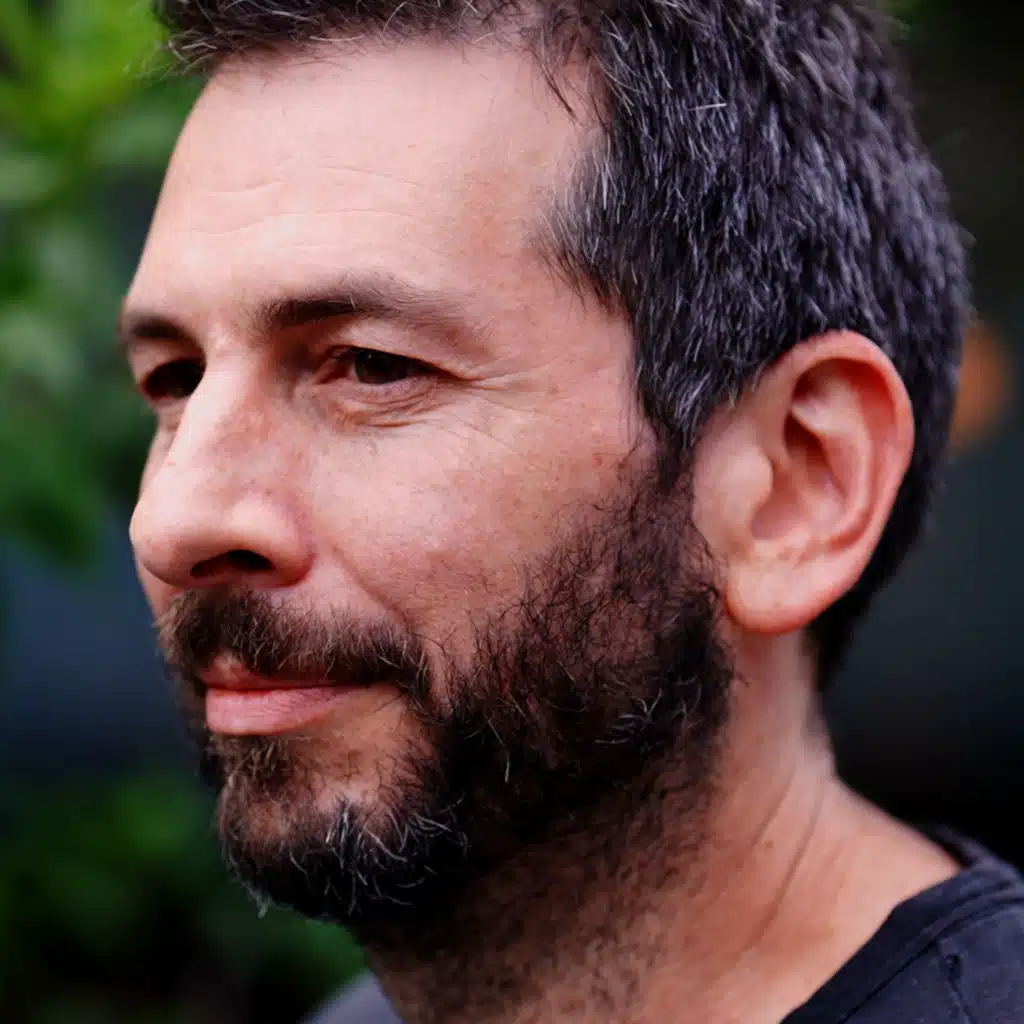 Google Researcher Shows Life "Emerges From Code" - Blaise Agüera y Arcas