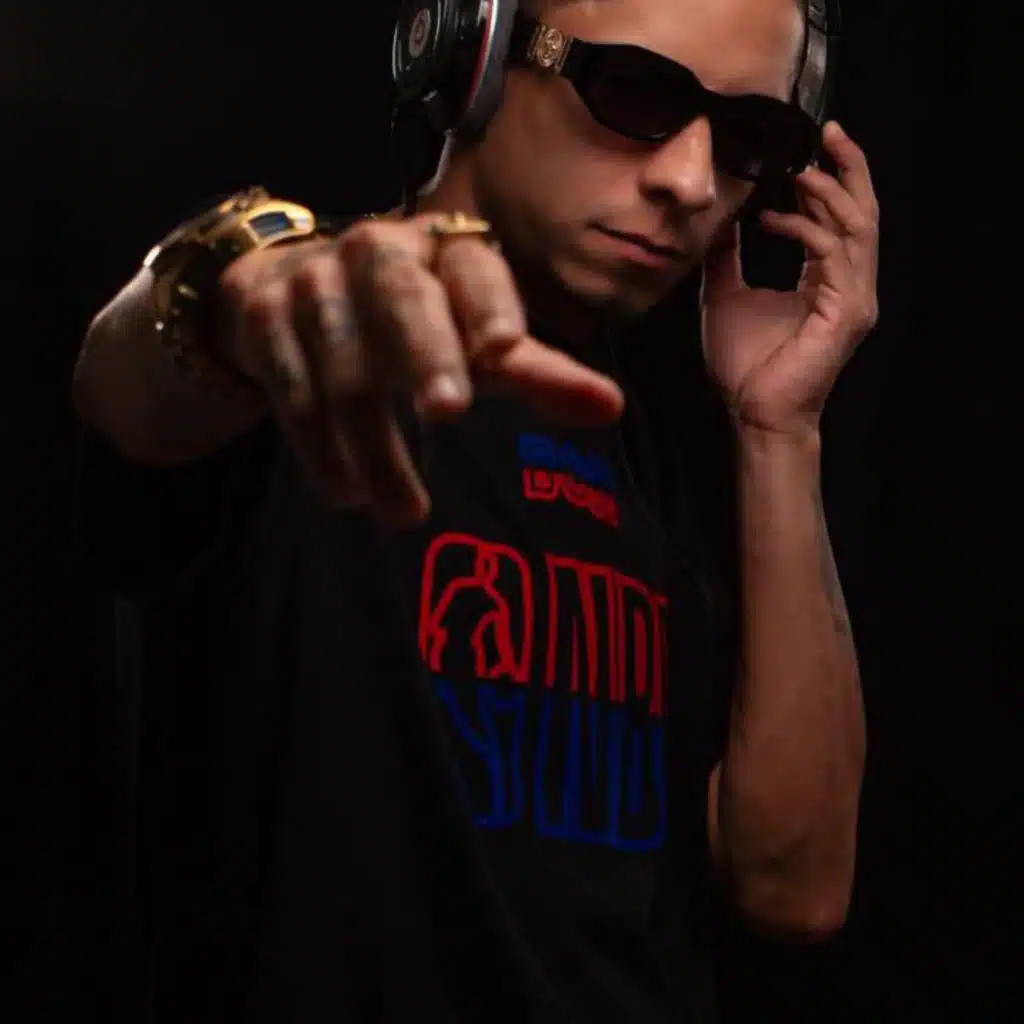 Sentando no Fuzil (feat. Mc bonner)