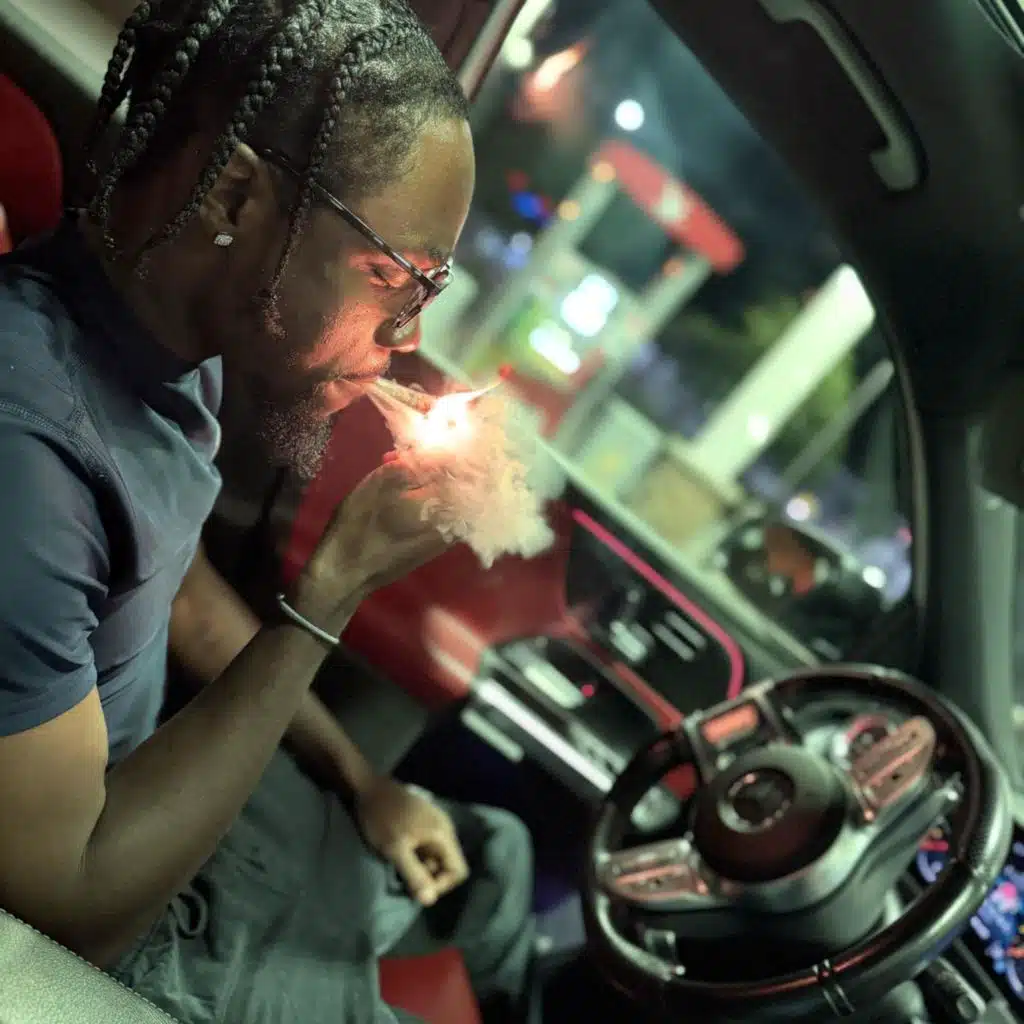 When She Pull Up ! (feat. Lil Devinci)