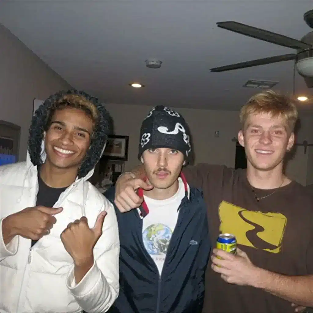 ToUgH/sHiT (feat. Maseratiflats)