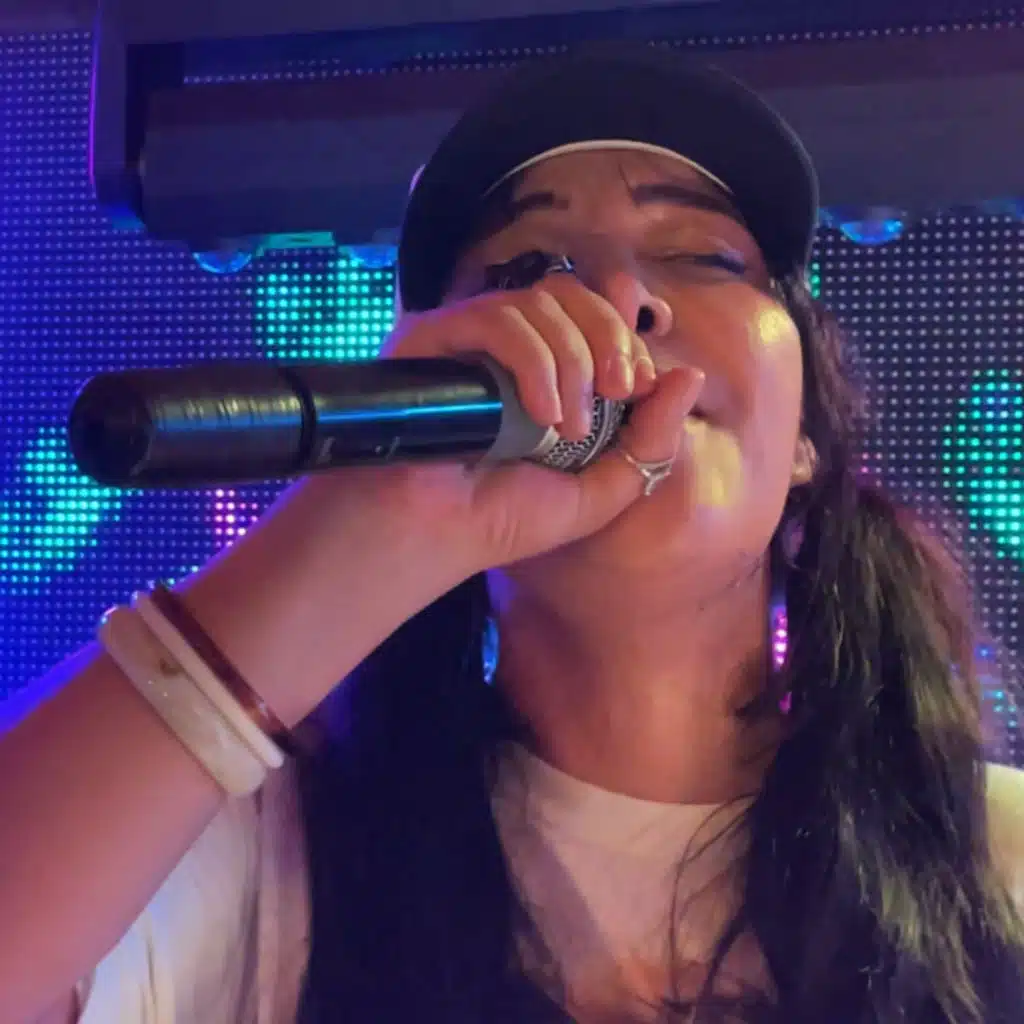 دنيا كملتيني