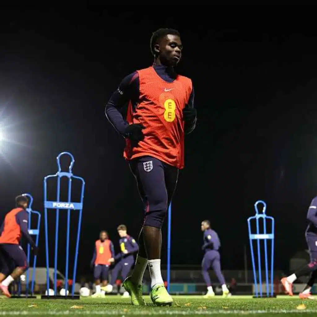 ENGLAND SPECIAL: Bukayo Saka on Arsenal's Title Chances AND Is Phil Foden a Number 9?! 🏴󠁧󠁢󠁥󠁮󠁧󠁿🤔❤️