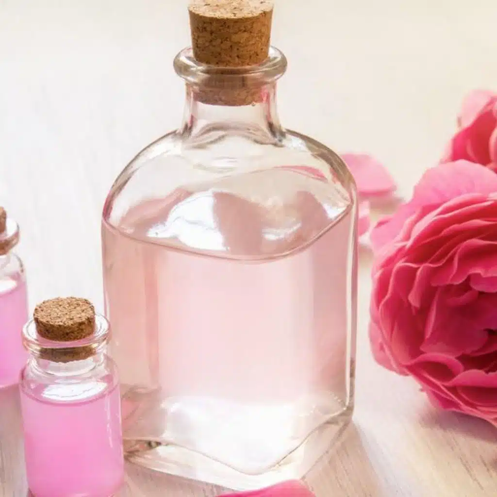 فوائد ماء الورد للبشرة